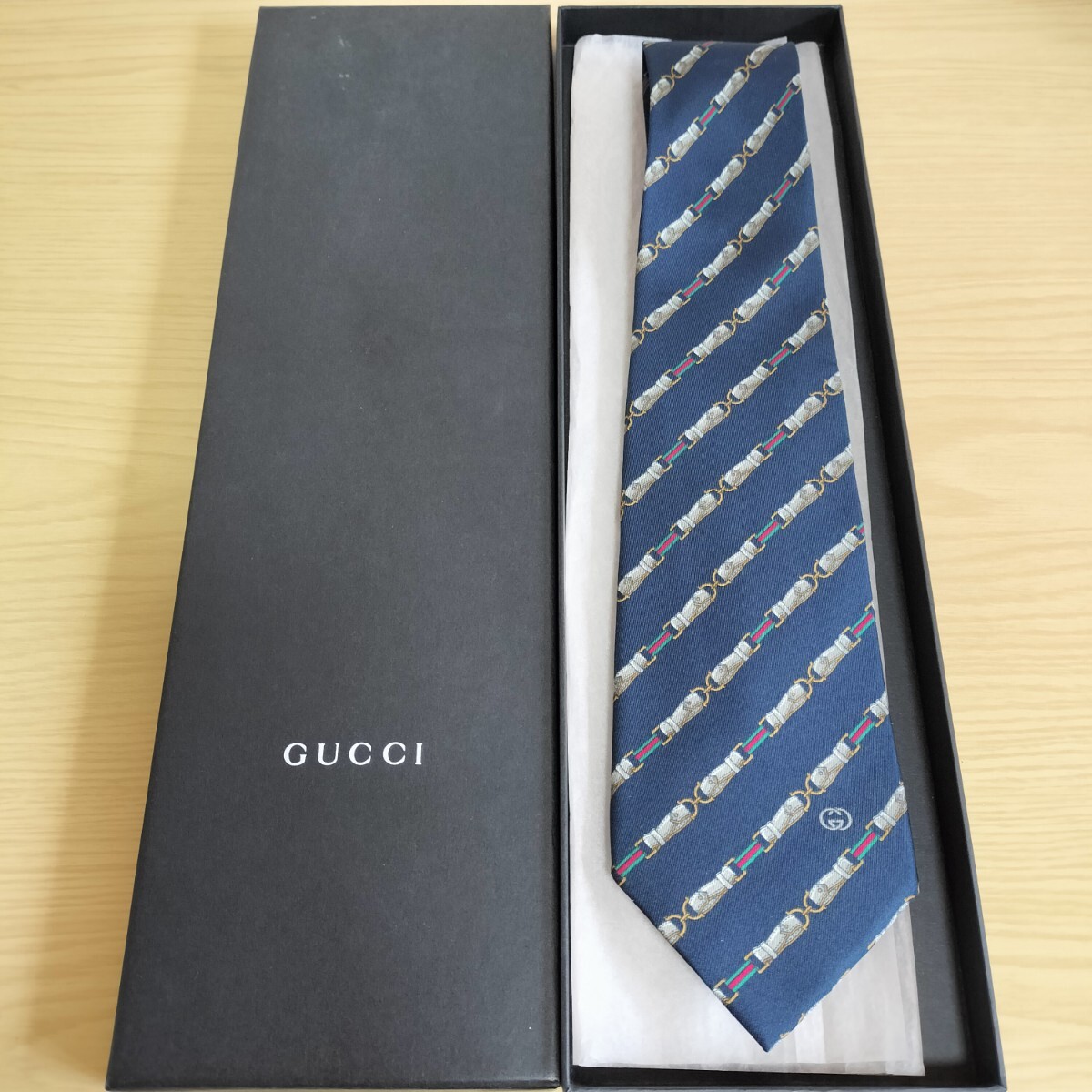 グッチ(GUCCI)紺シェリーラインベルトストライプGGロゴ模様ネクタイ拍卖