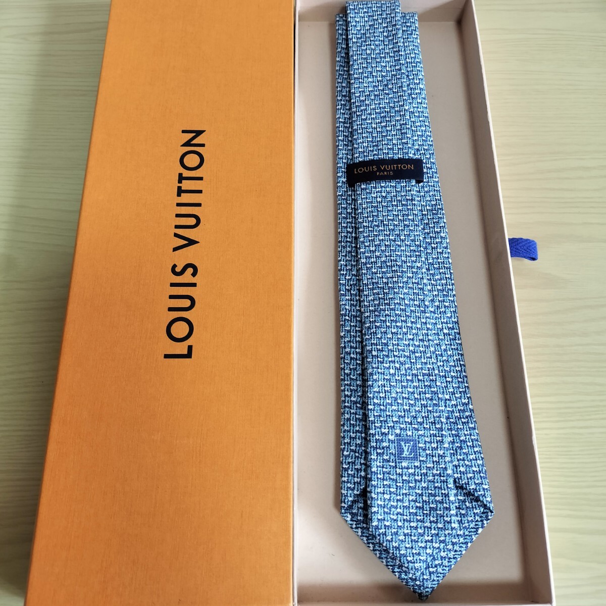 Louis Vuitton(ルイヴィトン)水色模様ワンポイントモノグラムロゴネクタイ 箱付き拍卖