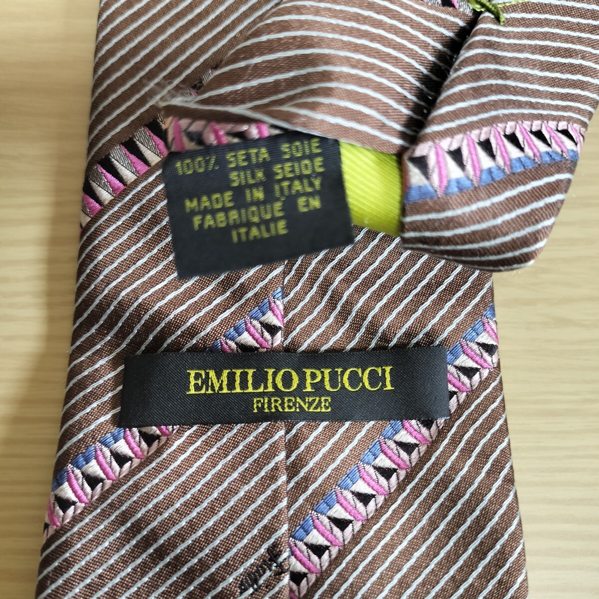 Emilio Pucci(エミリオプッチ)茶色細線三角ストライプ模様のネクタイ拍卖