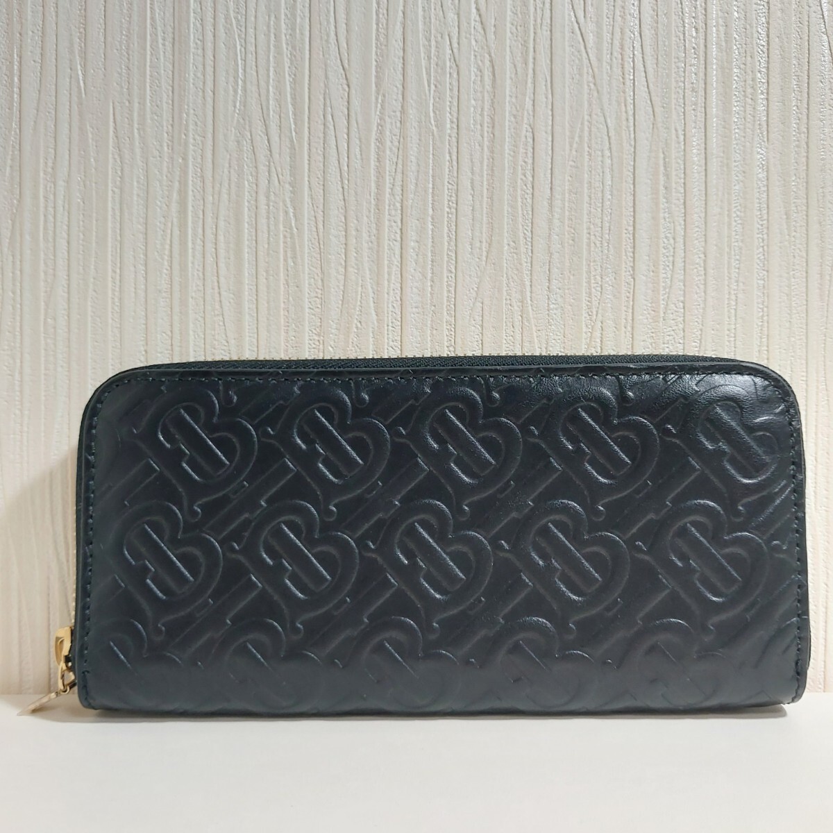 バーバリー モノグラム TBエンボス ラウンドファスナー長財布 レザー ブラック 4500538873拍卖