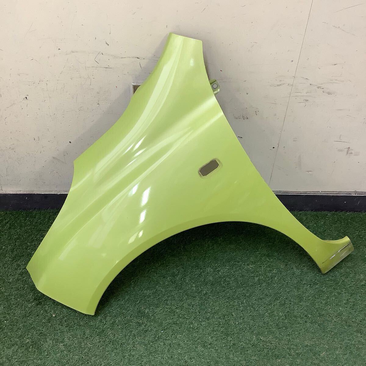 マーチ AK12 K12 左 フロントフェンダー 黄緑系 管番3308拍卖