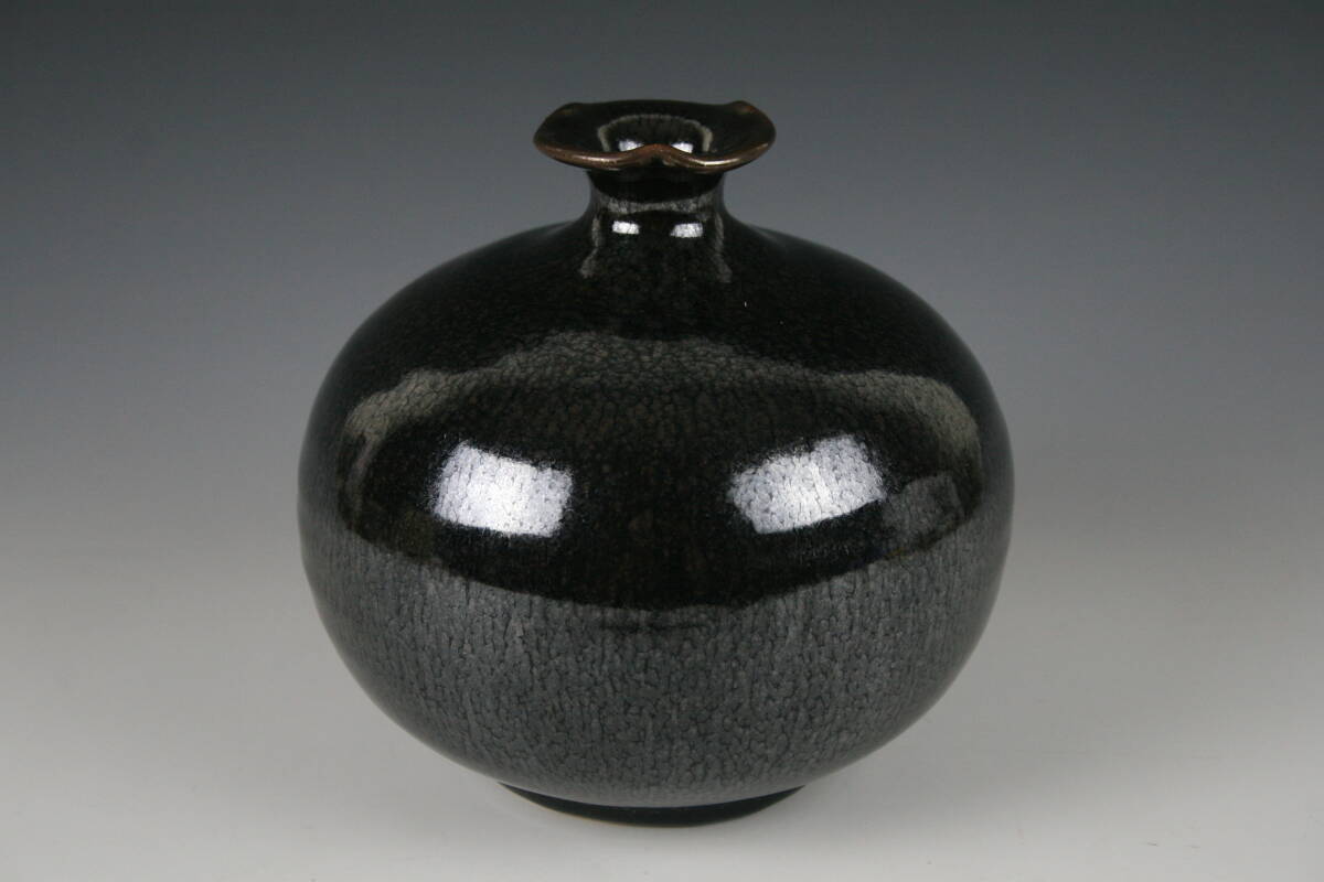 笠間焼伝統工芸士 志賀 出 作 油滴天目釉細口壺(花瓶)拍卖