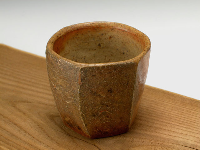 日本工芸会正会員 黒田儀男 備前練込面取ロックカップ(そばちょこ)拍卖