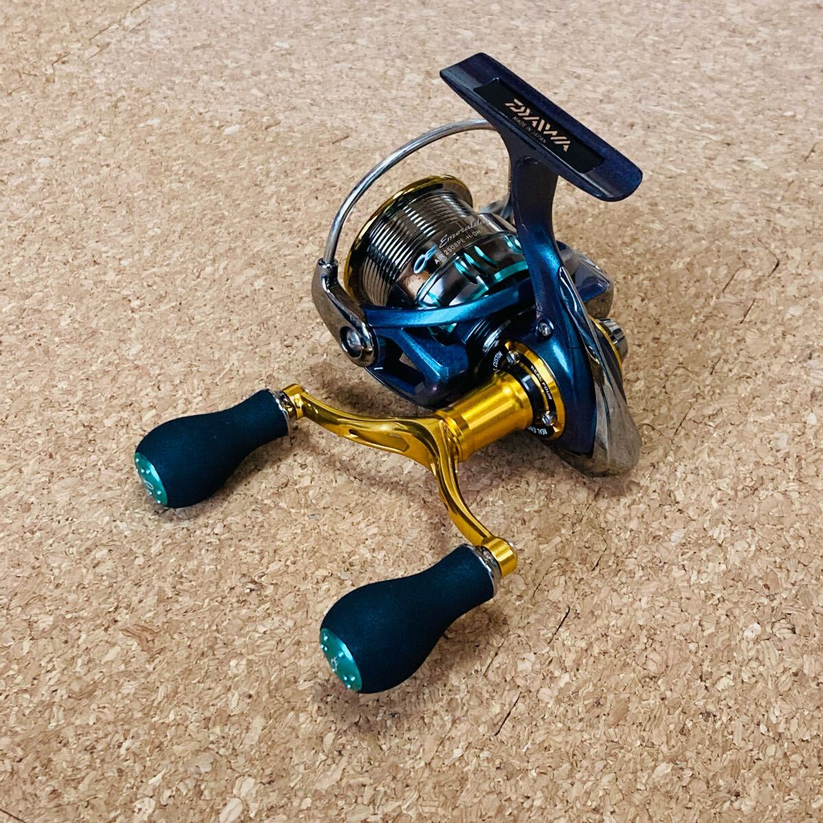 ダイワ 15エメラルダス AIR 2508PE-H-DH スピニングリール ダブルハンドル エギング拍卖