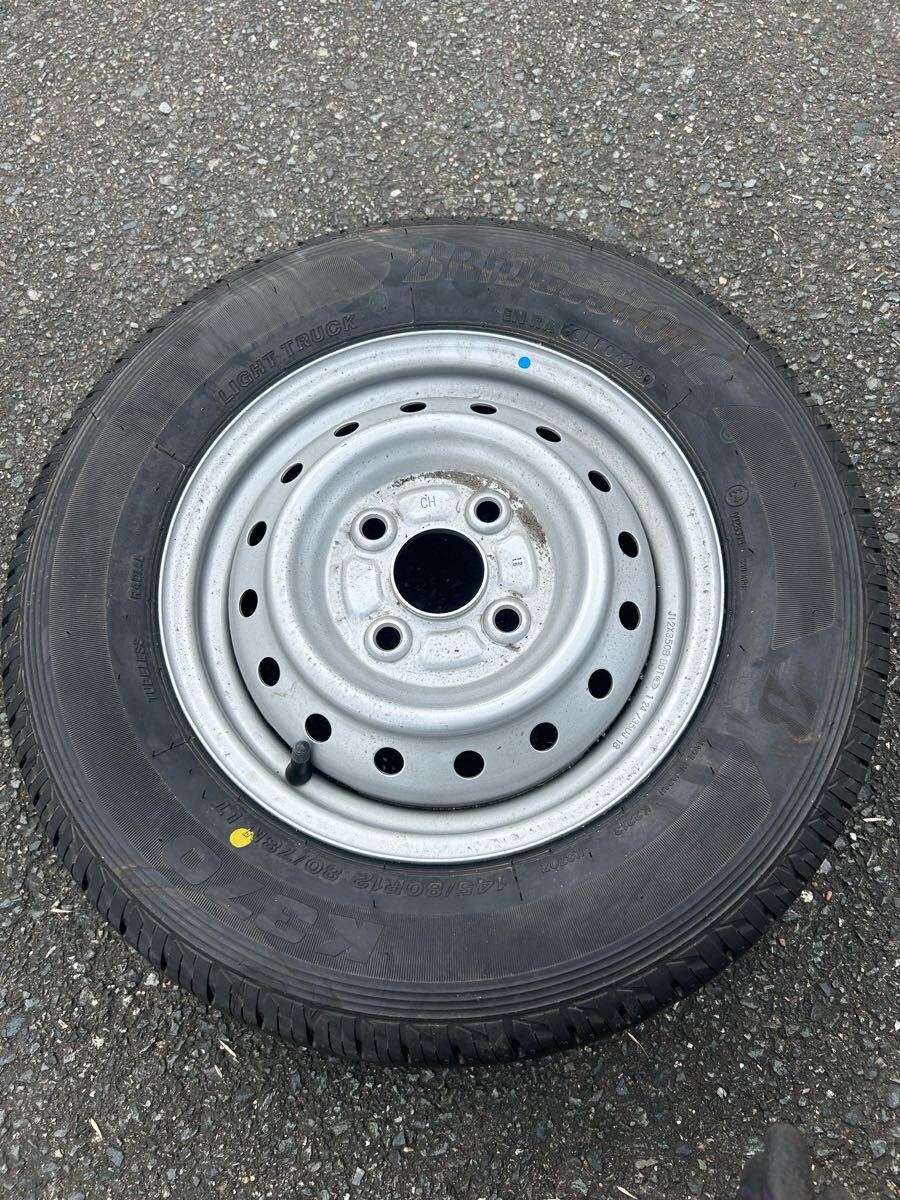 美品BRIDGESTONE ブリヂストン K370 145/80R12 2025年製 ホイール付きタイヤ サマー 中古タイヤ拍卖