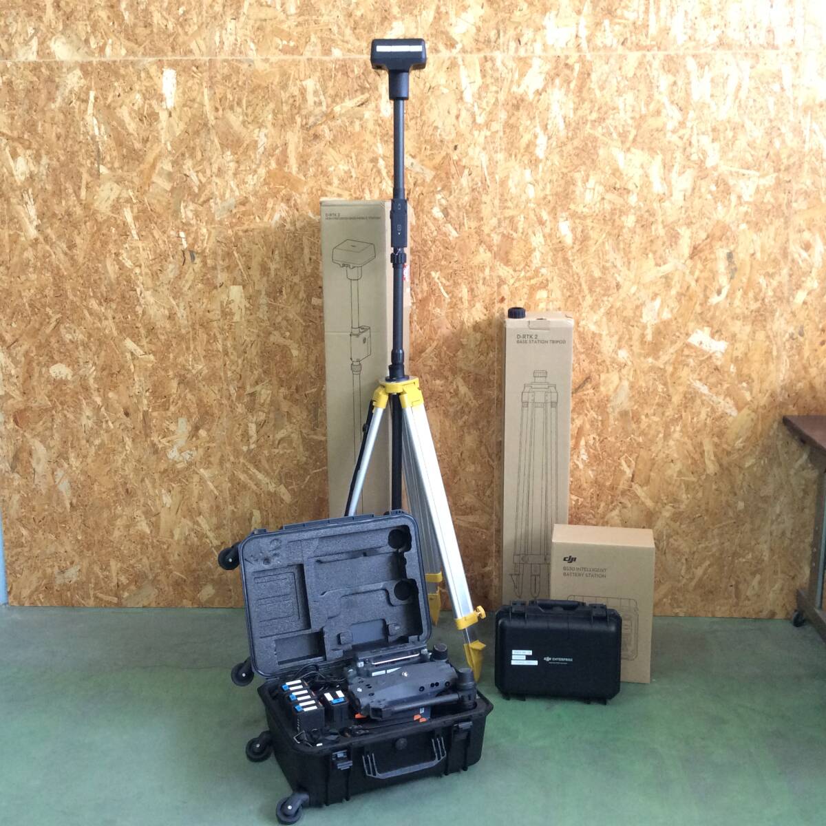 ◎【AH-12235】中古品 DJI Matrice 30T 業務用ドローン+D-RTK 2 GNSS モバイルステーション+三脚セット 【4梱佐川送料着払い】拍卖
