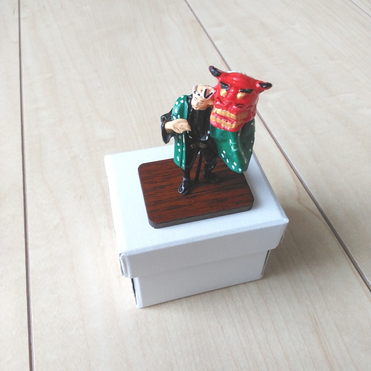 ■『江戸情緒溢れる獅子舞』老舗細工物の置物1個。★約8年前購入した物を開封。♪お囃子の音が聞こえて来そうです。浅草仲見世通の老舗。拍卖