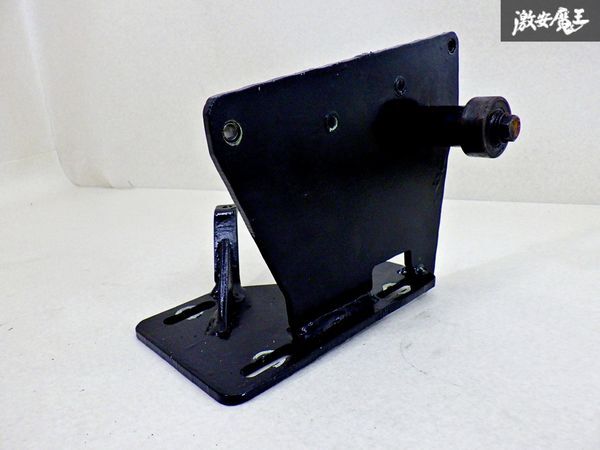 ポルシェ Porsche 911 3.0 カレラ 1976年 エアコンコンプレッサー ステー 即納 棚16M拍卖