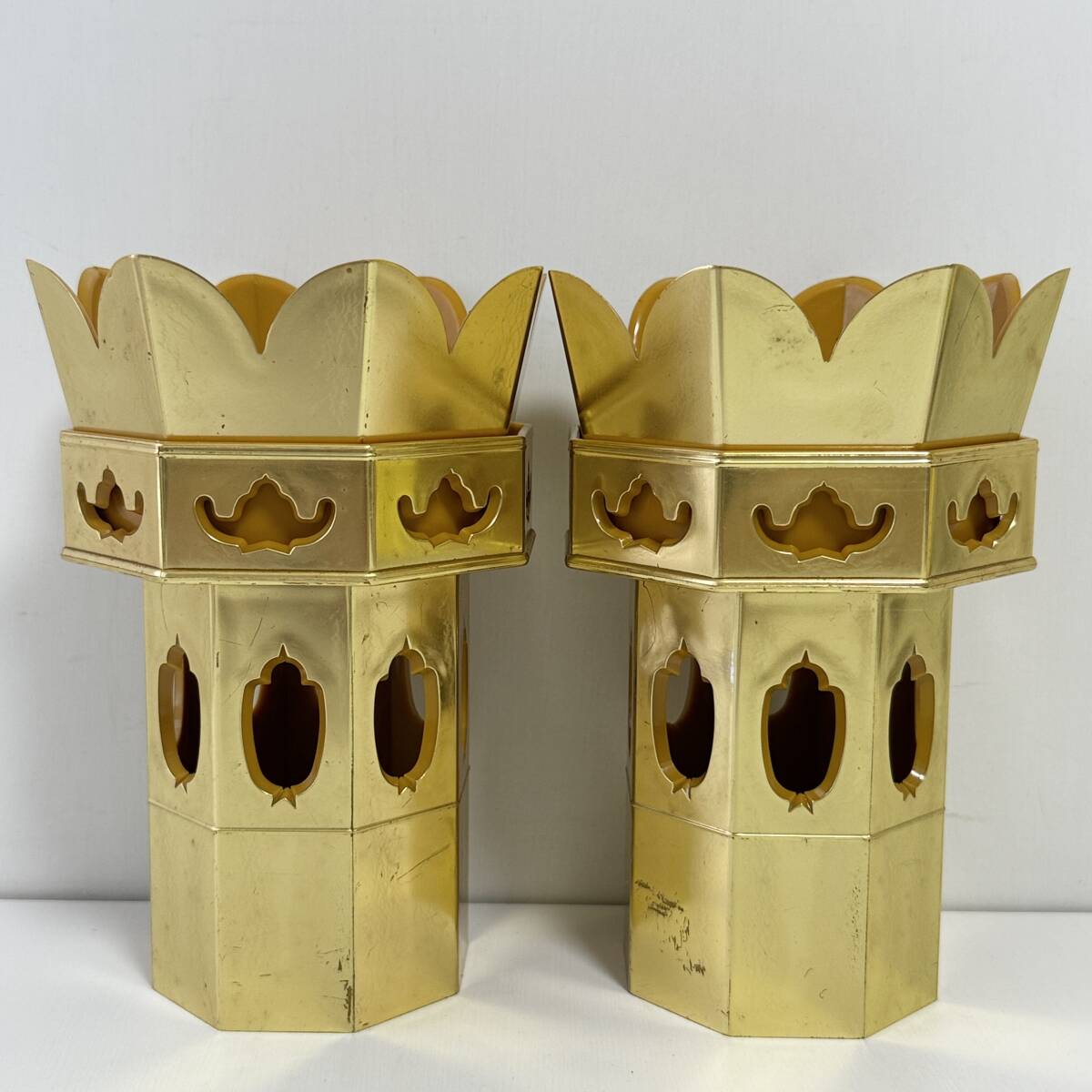 簡易クリーニング済 八角供花 一対 供笥 浄土真宗用 大谷派 お供え 仏具 仏壇 金箔 仏教美術 骨董 古美術 FT551拍卖