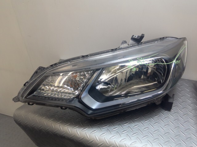 フィット GP6 左 ヘッドランプ ライト 33150-T5A-J11拍卖