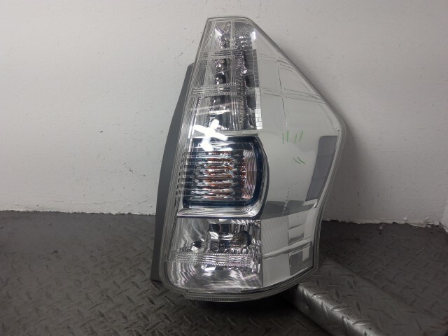 プリウスα ZVW41W 右 テール ランプ ライト 81550-47140拍卖