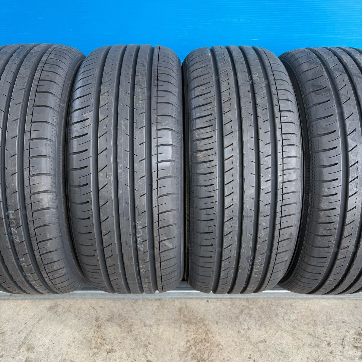 未使用品 225/50R17 YOKOHAMA Blu Earth-GT サマータイヤ 225/50/17 4本 2022年製造拍卖