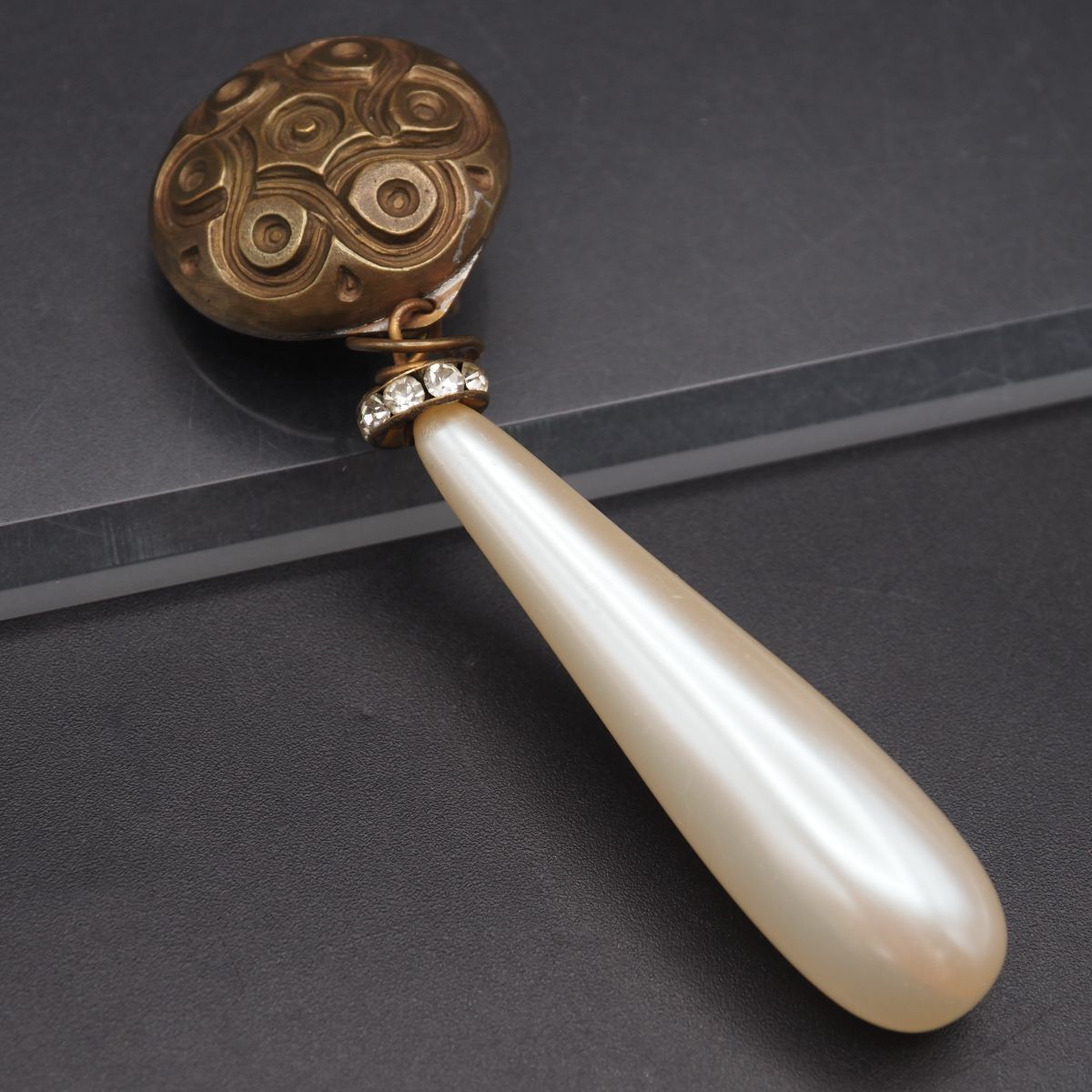 B282 フェイクパール イヤリング 片耳のみ 大ぶり ラインストーン ゴールド デザイン コスチュームジュエリー拍卖