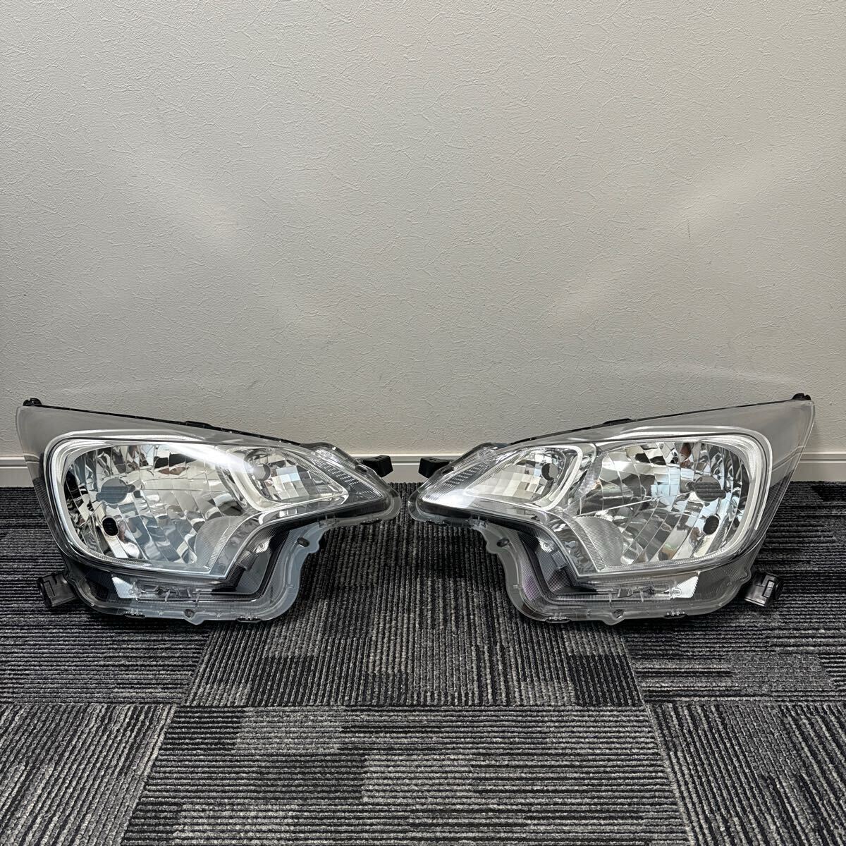 新品未使用 トヨタ NCP120 120系 前期 ラクティス 純正 ハロゲン ヘッドライト 左右セット ICHIKOH 52-211拍卖