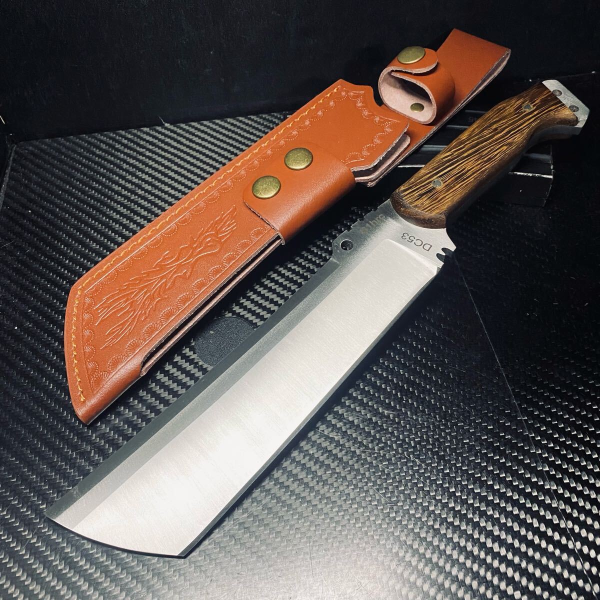 【日本在庫あり 翌日発送 】アウトドア サバイバルナイフ 薪割り 鉈 腰鉈 大工道具 鋼製 刃厚6mm 523g 刃長さ16.5cm シース付 ハンティング拍卖