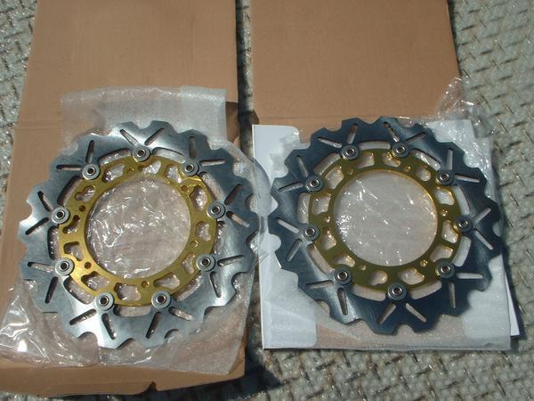 Arashi製WaveDISC022金色 YZF-R6 (99-02) YZF-R1 (98-03) XJR1300 (00-06) V-MAX1200 TMAX500 T-MAX500 SJ08J ロイヤルスター フロント用拍卖