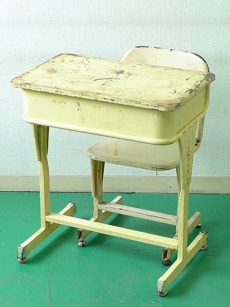 18AB900▲ヴィンテージ アイアン・鉄製の古い学校机と椅子・昭和レトロ学習つくえデスクイスいす小学校拍卖