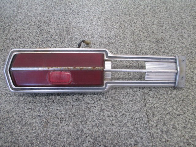 S57型、プリンススカイライン、テールレンズ&メッキリム(左)拍卖