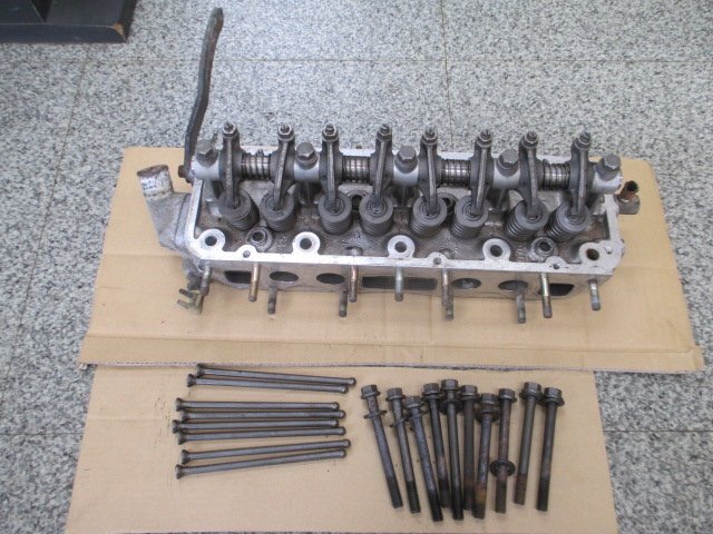 b122、サニトラ ショート、中期、A12、シリンダーヘッド ロッカーアーム(ステー、プッシュロッド、ヘッドボルト付き)拍卖