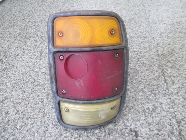 b122、サニトラ ショート、中期、テールレンズ (右)拍卖