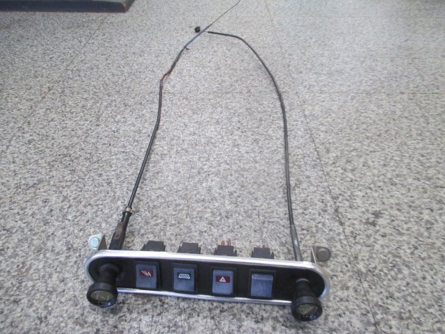 ローバーミニ、1000cc、AT車、右ハンドル センターに付くスイッチ4点&チョークワイヤー ヒーターケーブル パネル☆拍卖