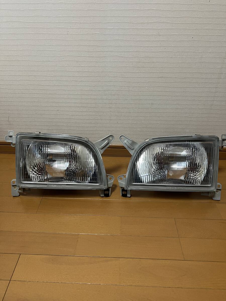 【貴重品!】トヨタ 100系 ハイエースバン ハロゲン ヘッドランプ 左右セット 81130-26061 81170-26061 台湾製新品。。拍卖
