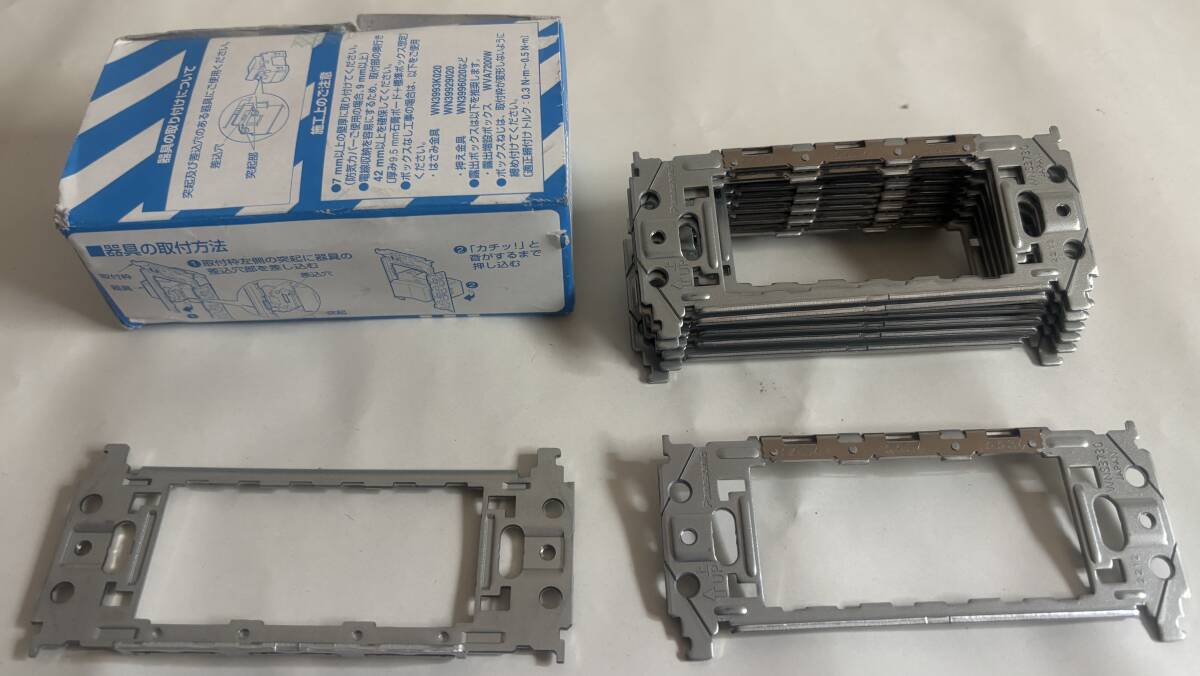 即決200円 新古品 ○ Panasonic 埋込ワンタッチ取付枠 WNS3730 ×10コ○拍卖