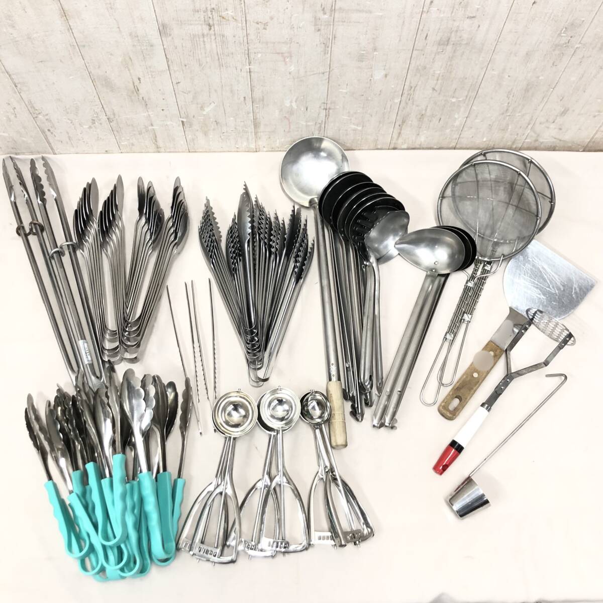 *調理器具 大量 まとめ トング おたま アイスクリームディッシャー かす揚げ ヘラ ポテトマッシャー カンロ杓子 食堂 店舗用品拍卖