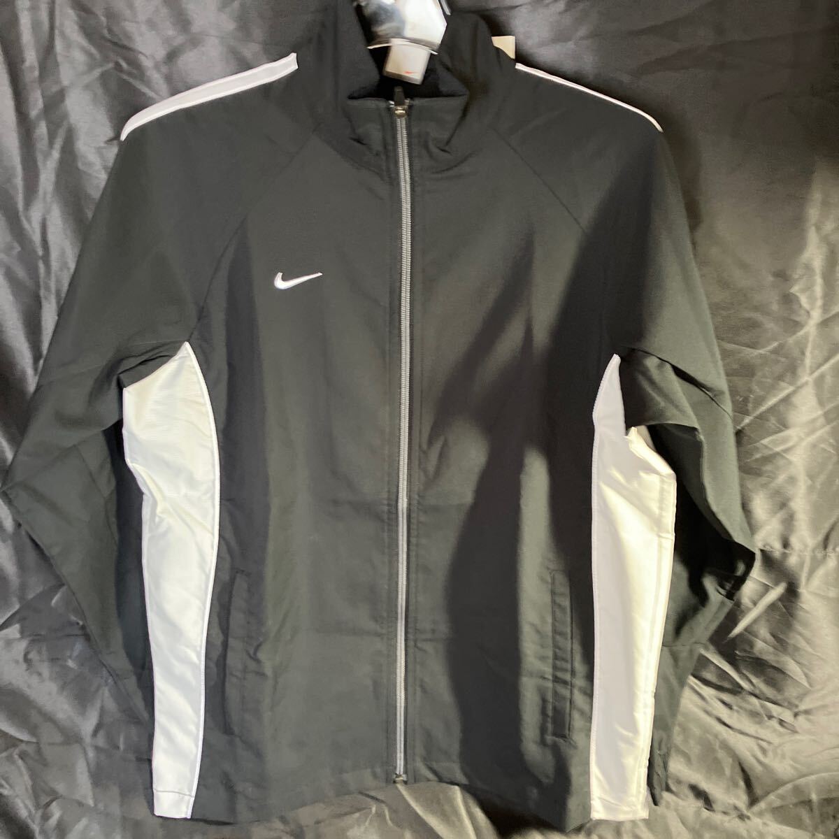 J21 NIKE 346309 ナイロンジャケット Sサイズ ホワイト×ブラック 新品未使用品 スポーツ ランニング ◎刺繍ロゴ入り拍卖