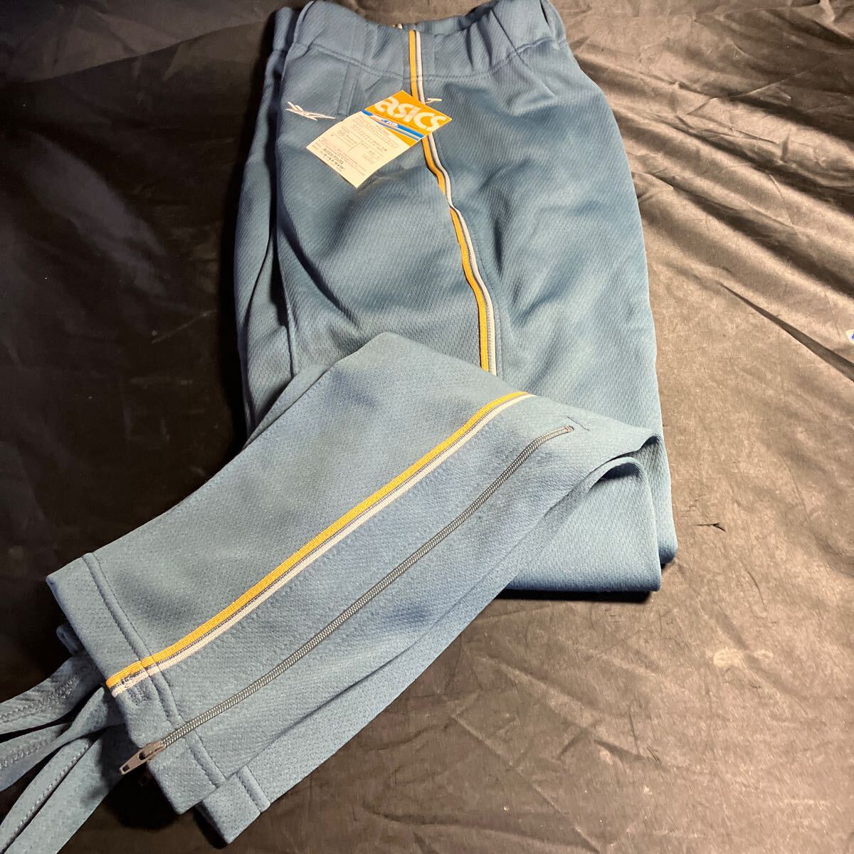 L96 asics PW2880 トレーニングパンツ Sサイズ ダークグレー 新品未使用品 スポーツ ランニング ◎刺繍ロゴ入り拍卖