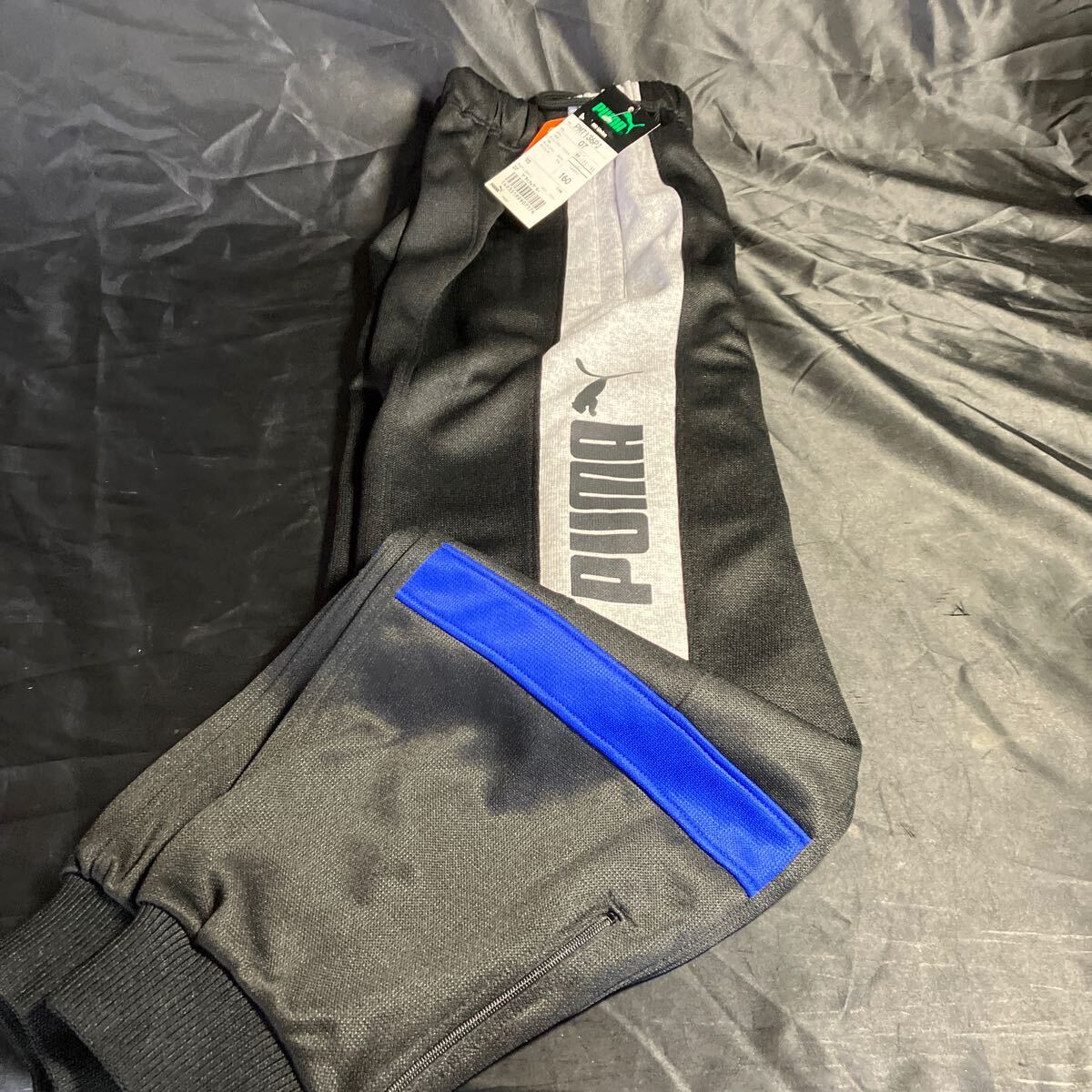 K67 PUMA PMT136PJ ジャージ 160サイズ ブラック×グレー 新品未使用品 スポーツ ランニング ◎ロゴ入り ◎チャック付き拍卖