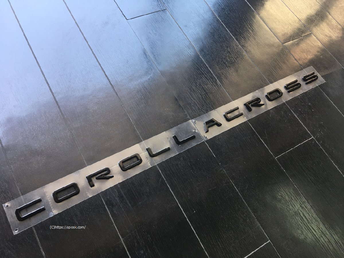 トヨタ カローラクロス 海外仕様 トヨタ純正アクセサリー フロントエンブレム COROLLA CROSS (ピアノブラック)拍卖