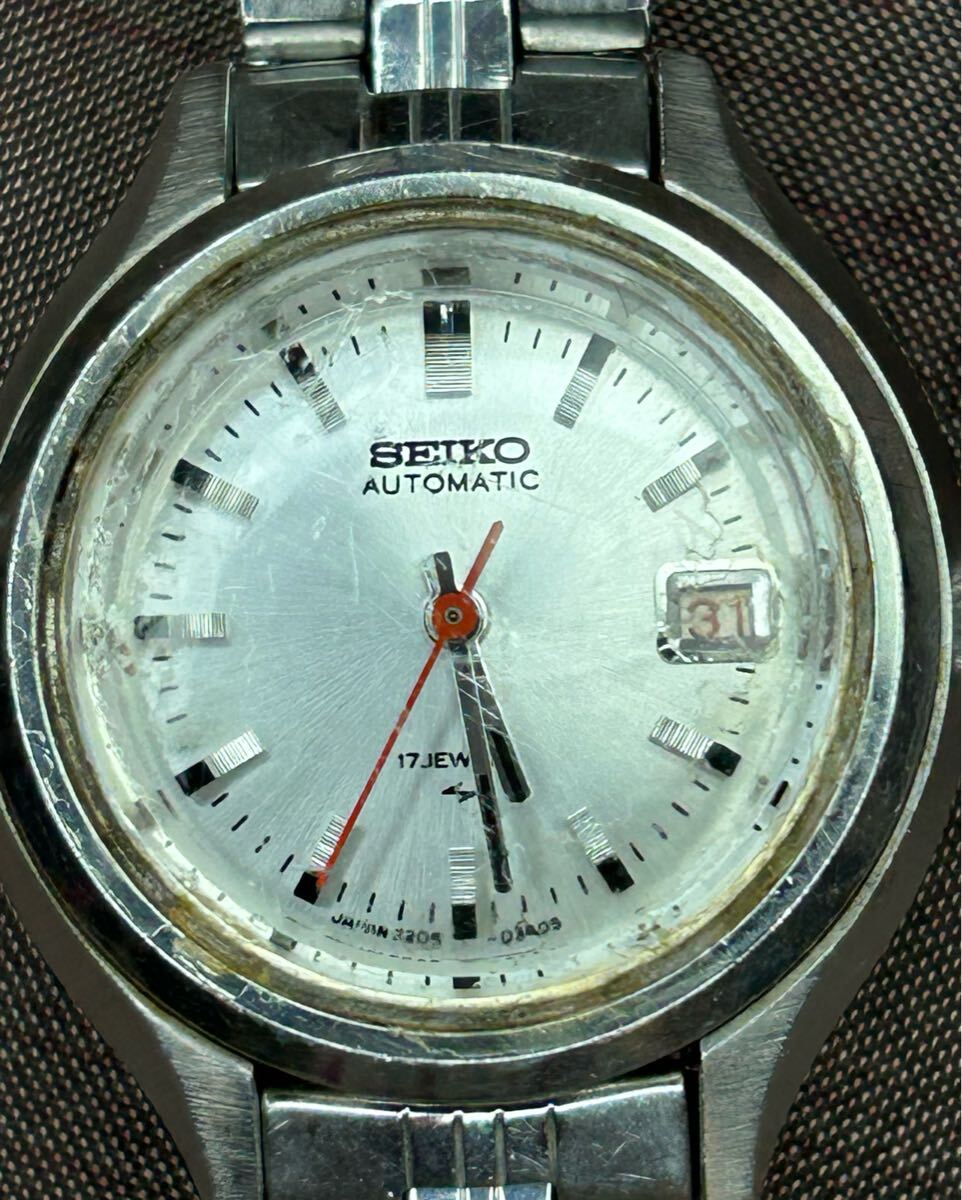SEIKO オートマチック 赤い秒針 3針 17石 カレンダー付き レディース腕時計 used 傷多あり拍卖