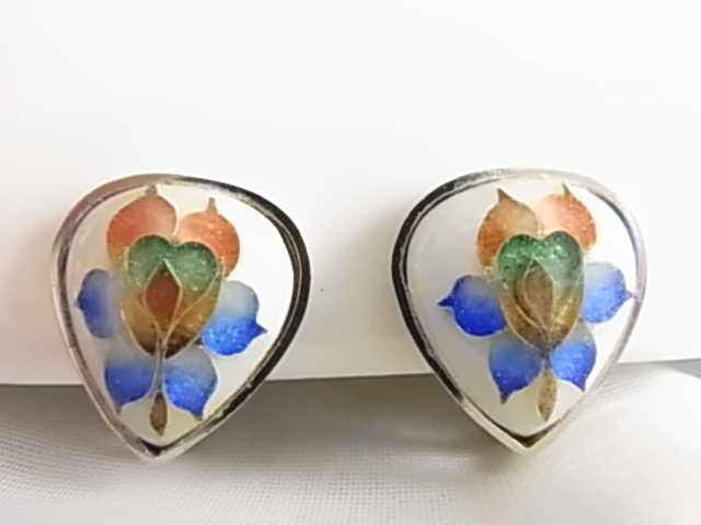 ビンテージ/ヴィンテージ 焼き物系 白色ベースに柄模様 お花 フラワー 異国感 昭和レトロの古い素敵なイヤリング■拍卖