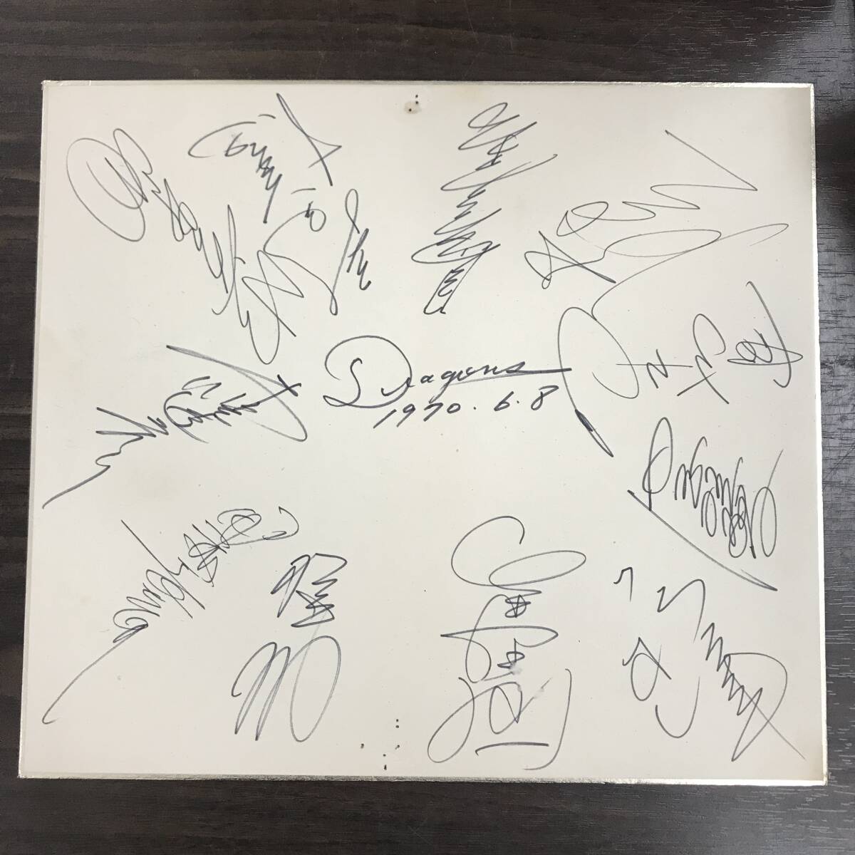25K248 レ 中日ドラゴンズ 1970年6月8日 直筆サイン色紙 寄せ書きサイン 色紙拍卖
