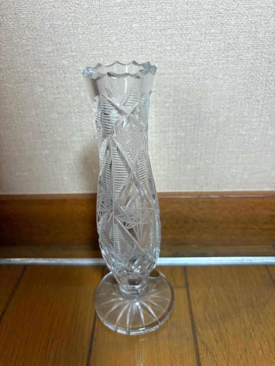【ボヘミアクリスタル製】ガラス製 フルートグラス型 花瓶 切子風カット模様 星型装飾 高さ18.5cm 頑丈5mm 厚ガラス 旧チェコスロバキア製拍卖