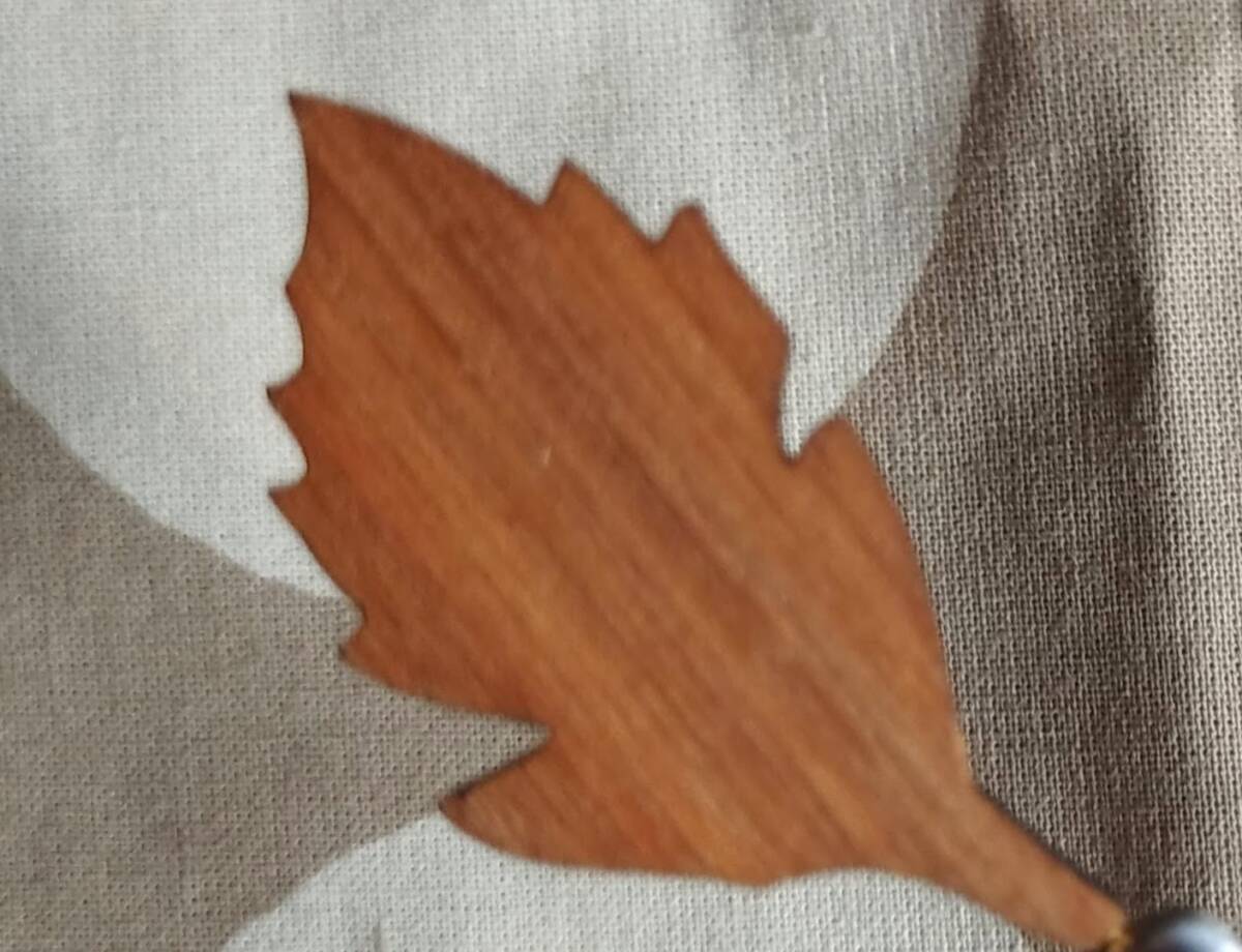 木製ペンダントヘッド 木工職人さんが作りました。キーホルダーにもいかがでしょうか。拍卖