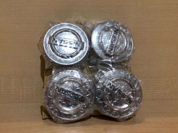 在庫希少!【未使用 日産 純正】セレナ ハイブリッド C27 センターキャップ 4個セット拍卖