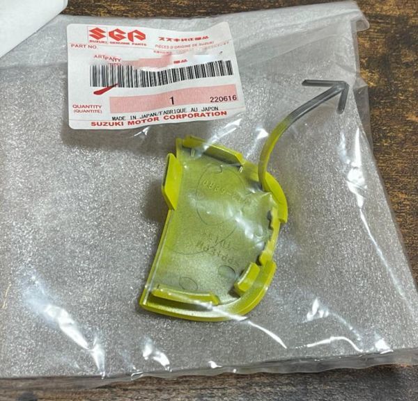 未使用 スズキ 純正 スイフトスポーツ ZC33S フロントバンパキャップ イエロー 牽引フック 穴あけ加工拍卖