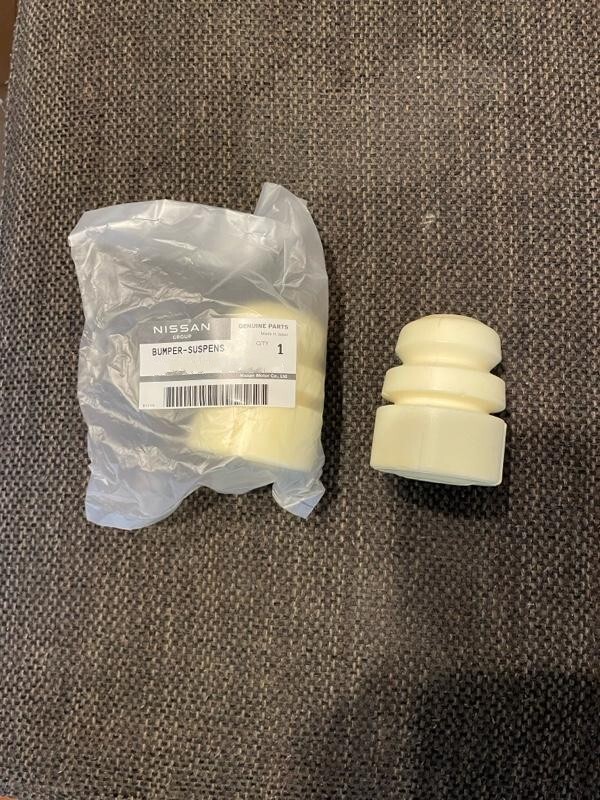 在庫希少!【未使用 日産 純正】セレナ ハイブリッド C27 リアダンパー用バンプラバー 2個セット拍卖