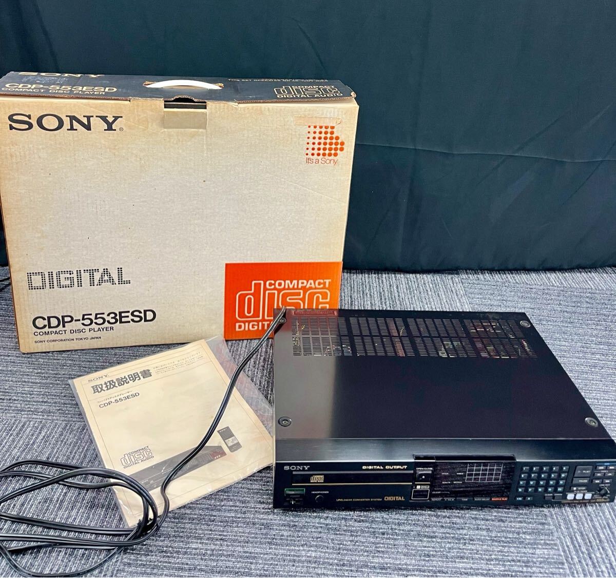 杉本 7月 NO.181 SONY ソニー コンパクトディスクプレーヤー ブラック CDP-553ESD 箱付き 汚れあり ディスク開閉不可 ジャンク拍卖