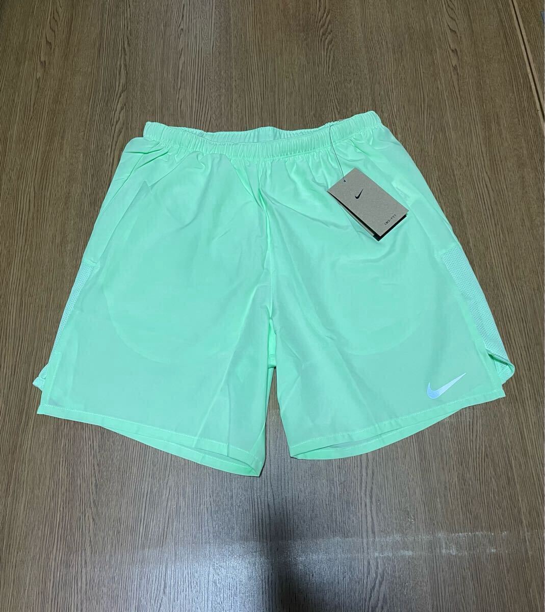新品未使用 Lサイズ送料込み ナイキ チャレンジャー メンズ 18cm 2イン1 ランニングショートパンツ拍卖