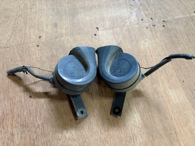 MIMN★H23 日産フーガハイブリッド★純正 ホーン★前期/DAA-HY51/NISSAN/部品取り車拍卖