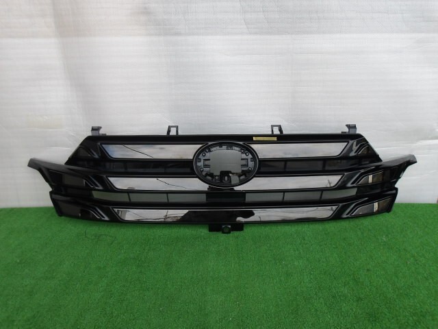 トヨタ/ヴェルファイア TAHA40W 上側グリルのみ エンブレム欠品 カメラ穴有 No.405529【品番 53101-V2190】拍卖