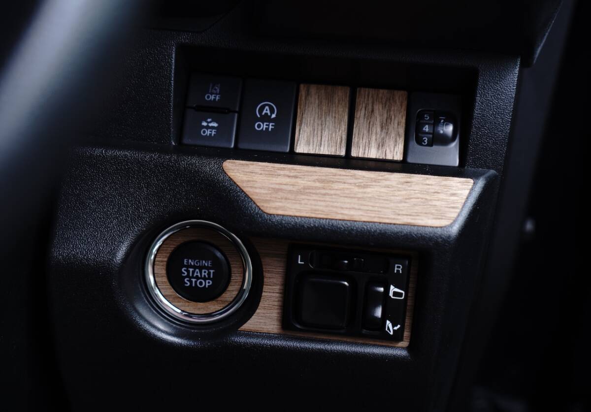 ジムニー JB64 JB74 リアルウッド ウォールナットシール エンジンスタート/ドアミラースイッチ 天然木 突板 LIF インパネ 木目 ステッカー拍卖