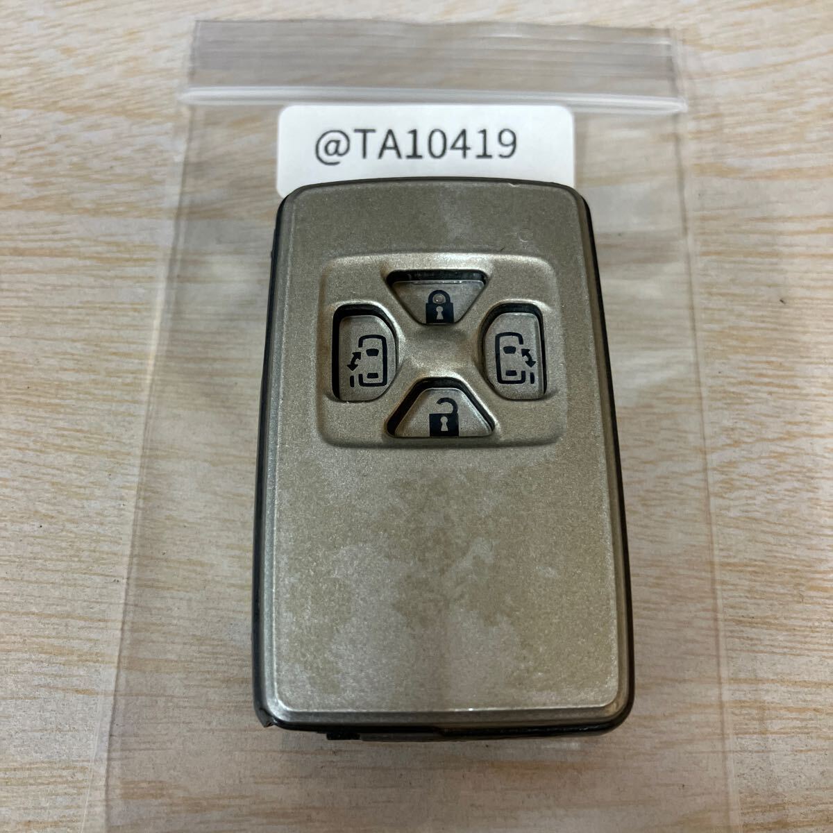 @TA10419 トヨタ 純正 基盤271451-0500 スマートキー 4ボタン エスティマ アルファード ヴェルファイア ANH20 ACR50 キーレス拍卖