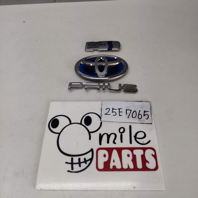 ZVW51 プリウス 純正 ゲートエンブレムセット 1A3-3-6/25E7065*同梱不可拍卖