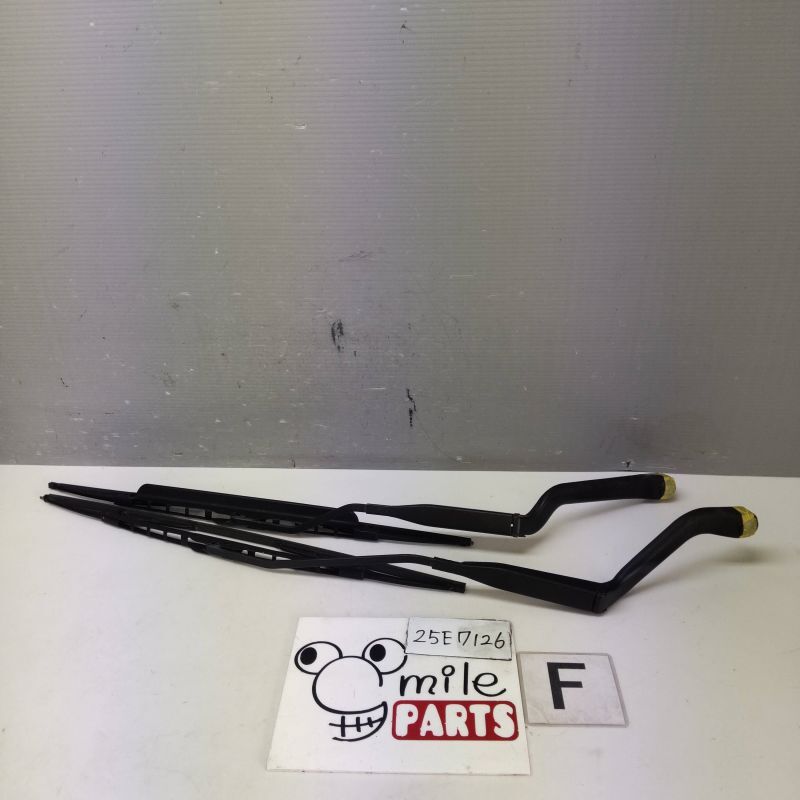 ボルボV70/8E5234AW 純正 左右フロントワイパーアーム 2X1-8-6/25E7126*同梱不可拍卖