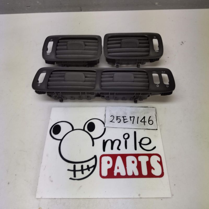 ボルボV70/8E5234AW 純正 エアコン吹出口セット 1D3-17-4/25E7146*同梱不可拍卖