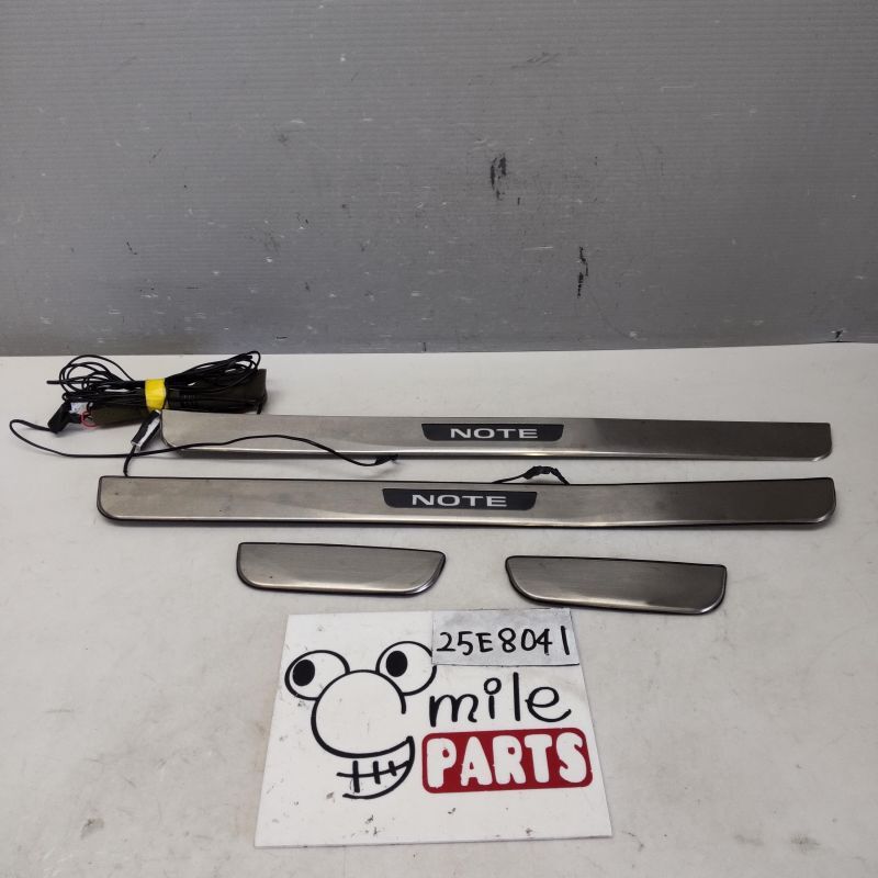 E12 ノート 純正 スカッフプレート1台分(オプション) 2Z7-19-5/25E8042*同梱不可拍卖